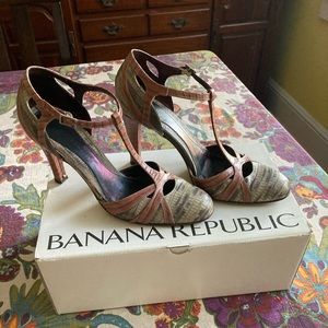 Super cute Barely worn Banana Republic T-strap heels